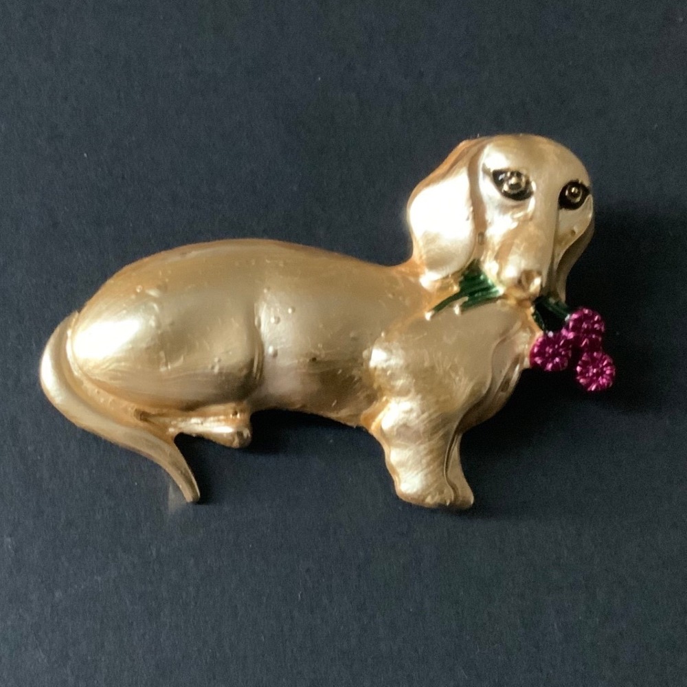 Vintage Gold Tone Dachshund Brooch Wiener Dog Pin Purple Flower Accessory